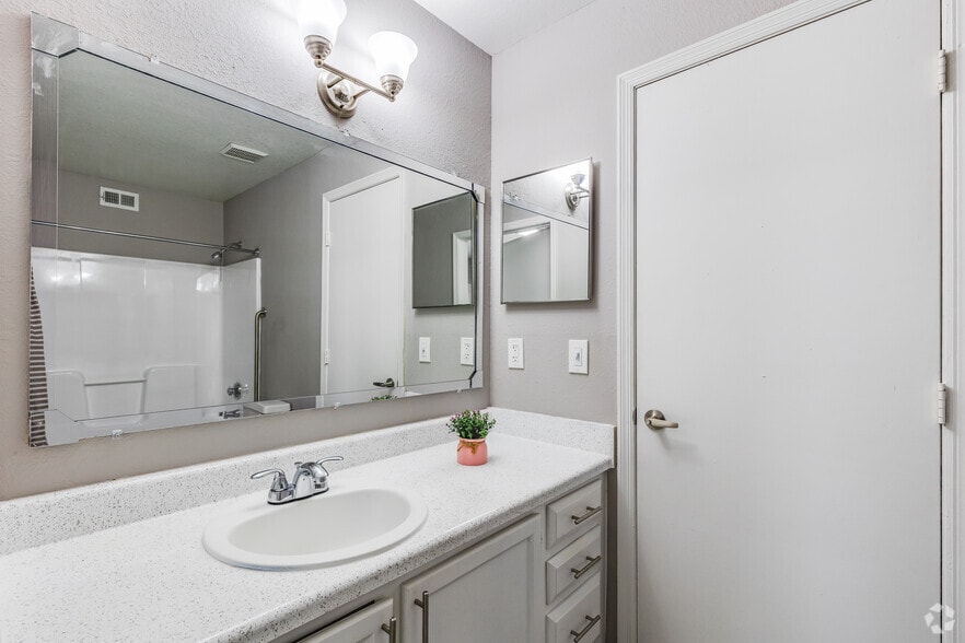 More Photos Of 1421 SW 27th Ave, Ocala Apartments For Sale