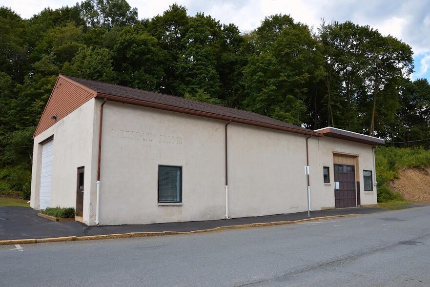 More Photos Of 700 N Centre St, Pottsville Light Distribution For Sale
