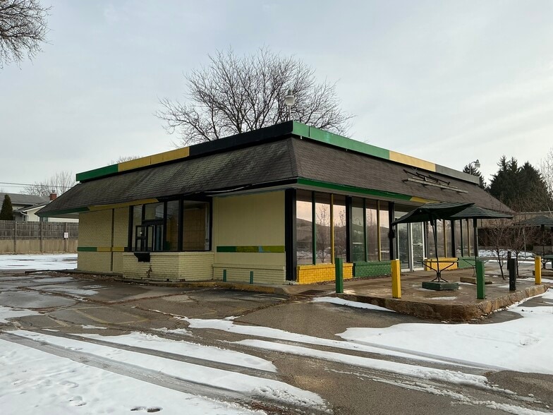 Primary Photo Of 5692 Monona Dr, Madison Restaurant For Lease