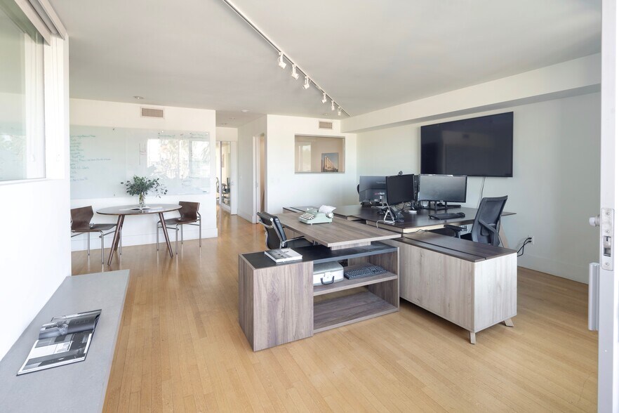 More Photos Of 1324 Abbot Kinney Blvd, Venice Specialty For Lease