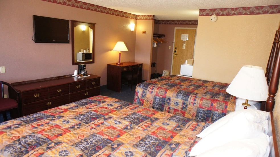 More Photos Of 5405 N Lincoln Blvd, Oklahoma City Hotel For Sale