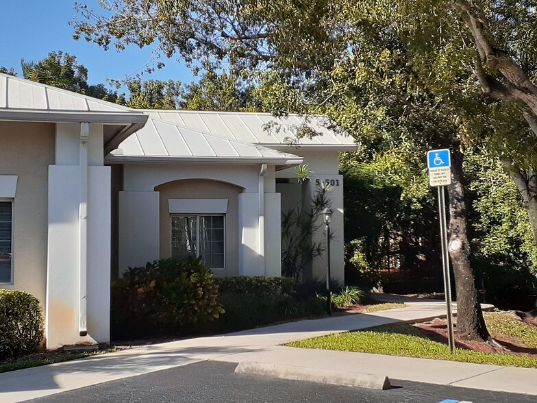 More Photos Of 12651 McGregor Blvd, Fort Myers Office For Lease