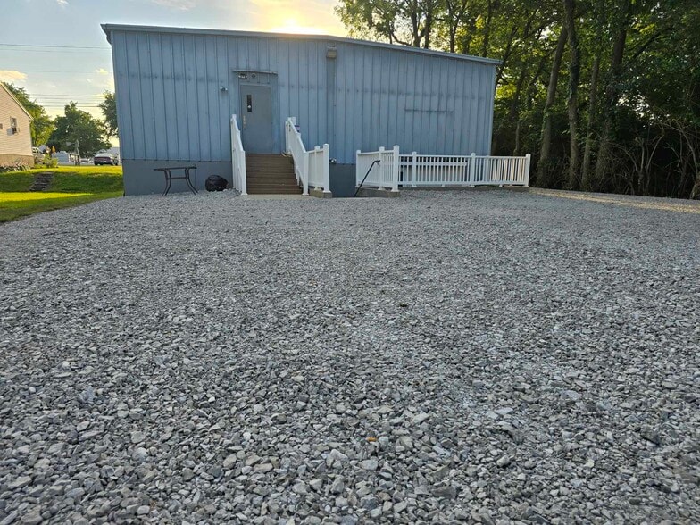 More Photos Of 661 N County Road 25A, Troy Daycare Center For Lease