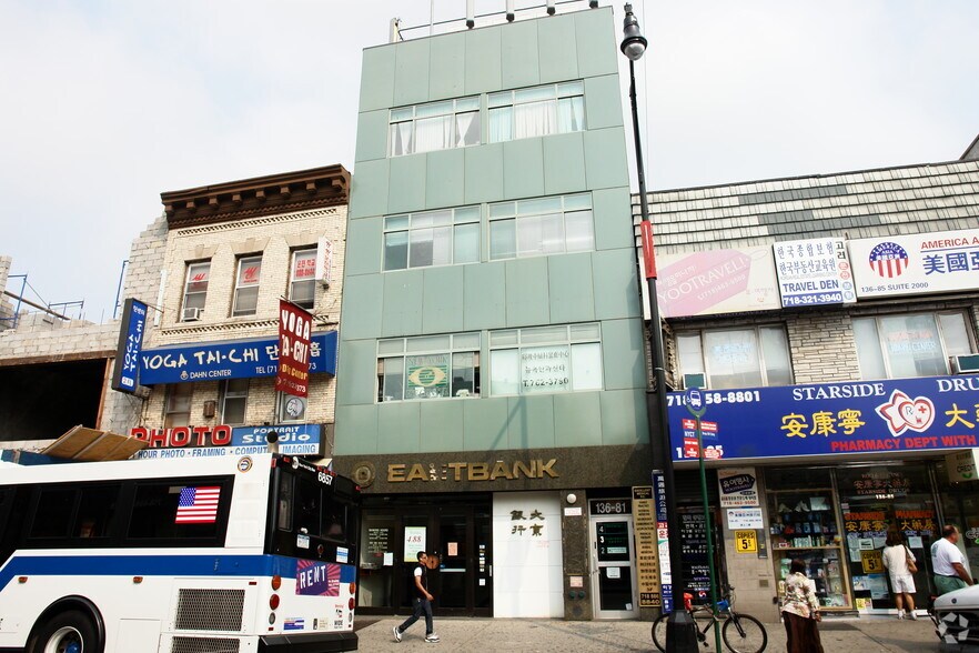 More Photos Of 13681 Roosevelt Ave, Flushing Office For Lease