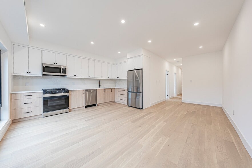 More Photos Of 14 Holmesdale Rd, Toronto Apartments For Sale