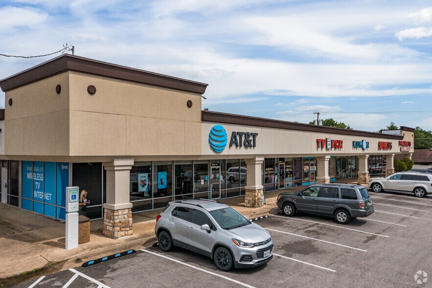 More Photos Of 11722 Marsh Ln, Dallas Storefront For Lease