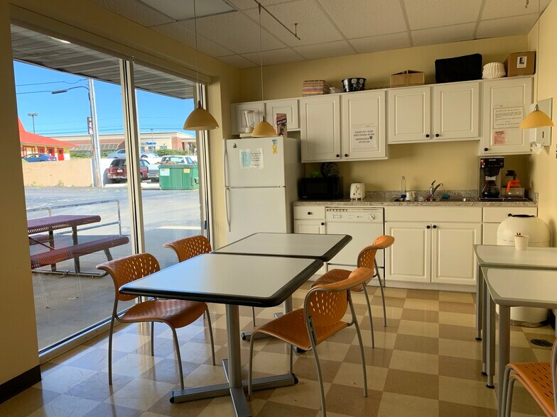 More Photos Of 3040-3050 S Kettering Blvd, Moraine Freestanding For Sale