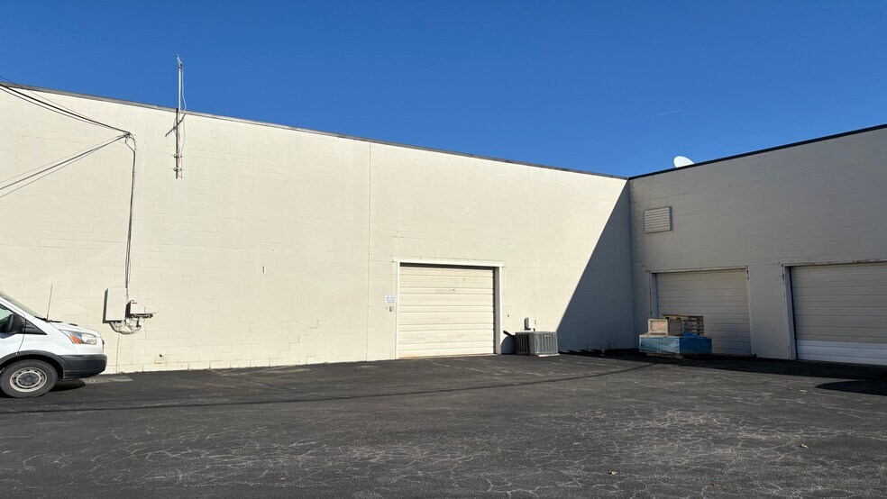 More Photos Of 1720 Fortune Ct, Lexington Light Distribution For Lease