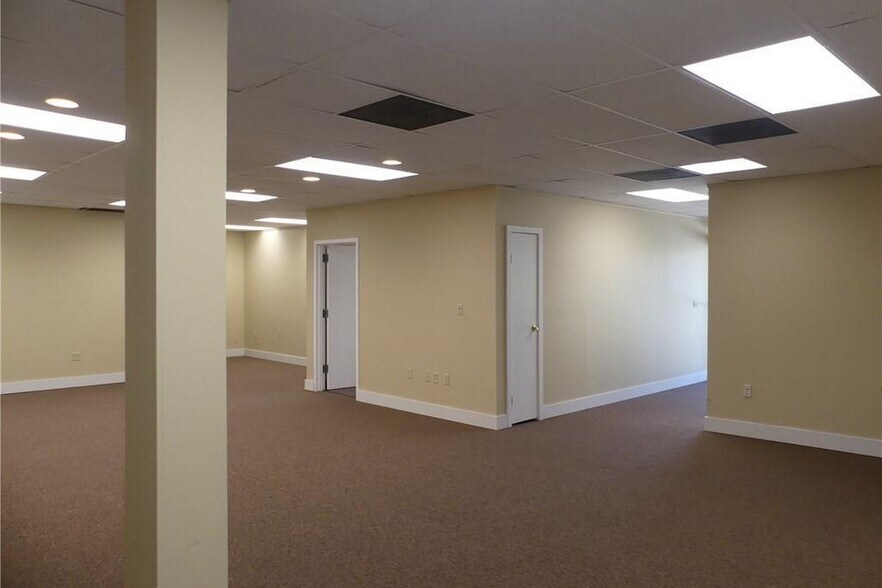 More Photos Of 36 Plains Rd, Essex Freestanding For Lease