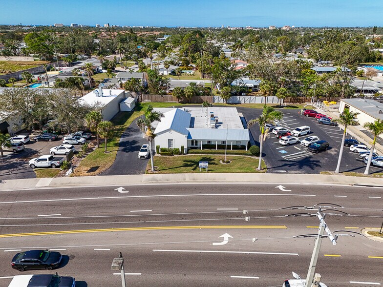 More Photos Of 5750 Swift Rd, Sarasota Freestanding For Lease
