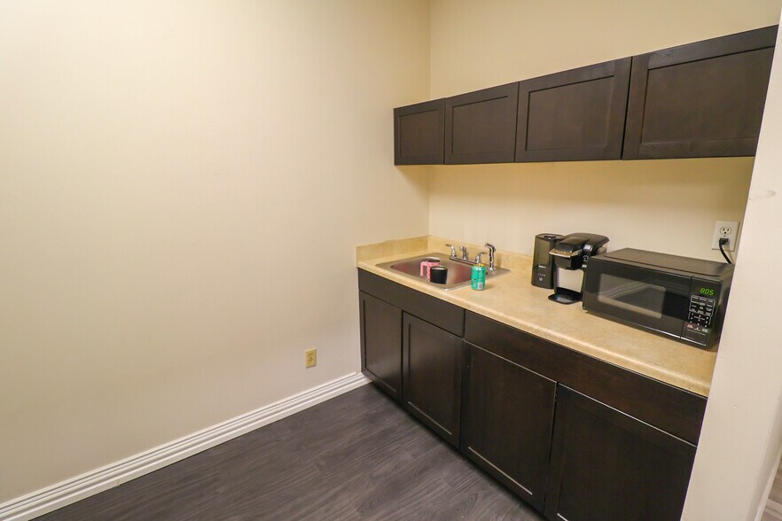 More Photos Of 13131 Champions Dr, Houston Medical For Lease