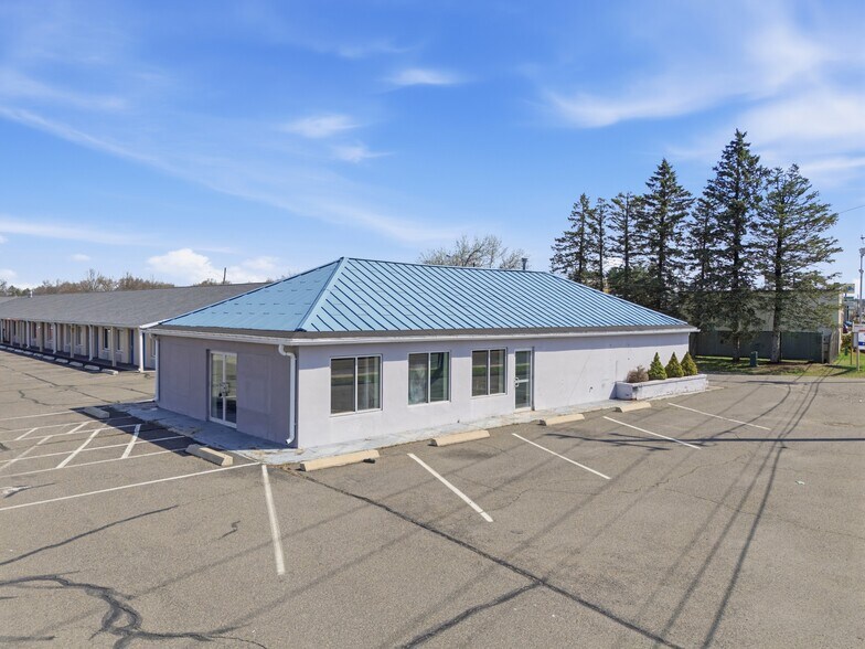 More Photos Of 1356 Boston Rd, Springfield Fast Food For Sale