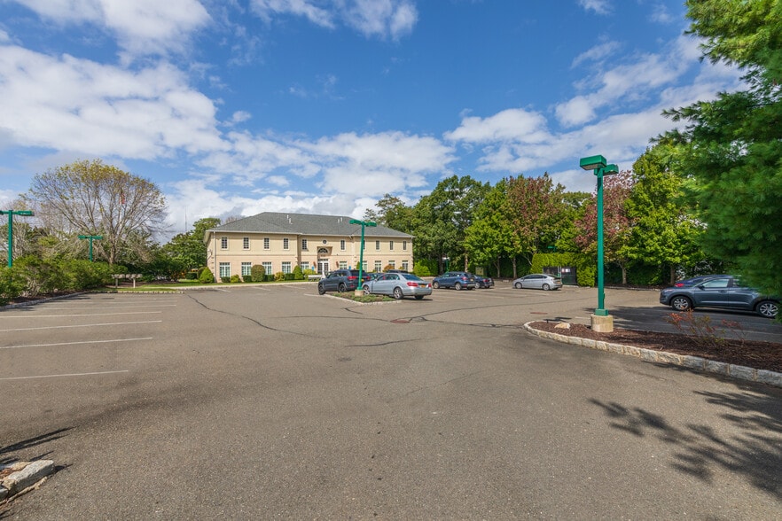 More Photos Of 223 W Montauk Hwy, Hampton Bays Medical For Lease