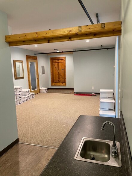 More Photos Of 30 E 1st St, Lexington Storefront Retail Office For Lease