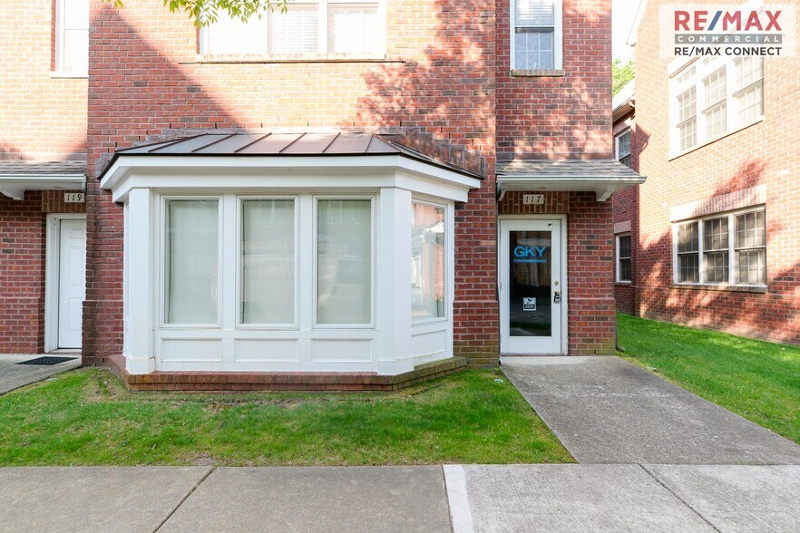 More Photos Of 117-119 Herman Melville Ave, Newport News Storefront Retail Residential For Lease