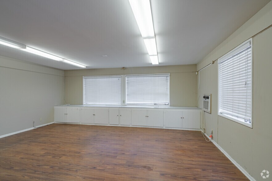 More Photos Of 923 S Prairie Ave, Inglewood Warehouse For Lease