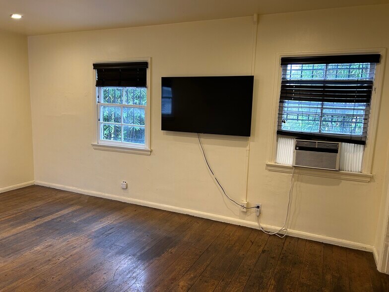 More Photos Of 371 N La Cienega Blvd, Los Angeles Loft Creative Space For Lease