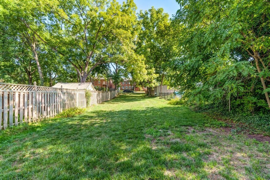 More Photos Of 206 Loudoun St Sw, Leesburg Apartments For Sale