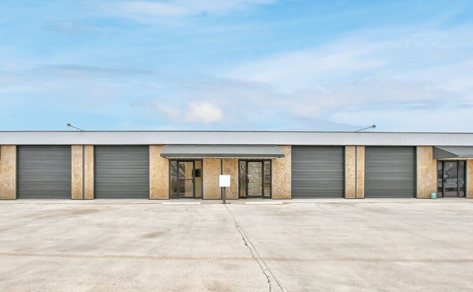 More Photos Of 1419 Fleming Dr, Seguin Self Storage For Sale