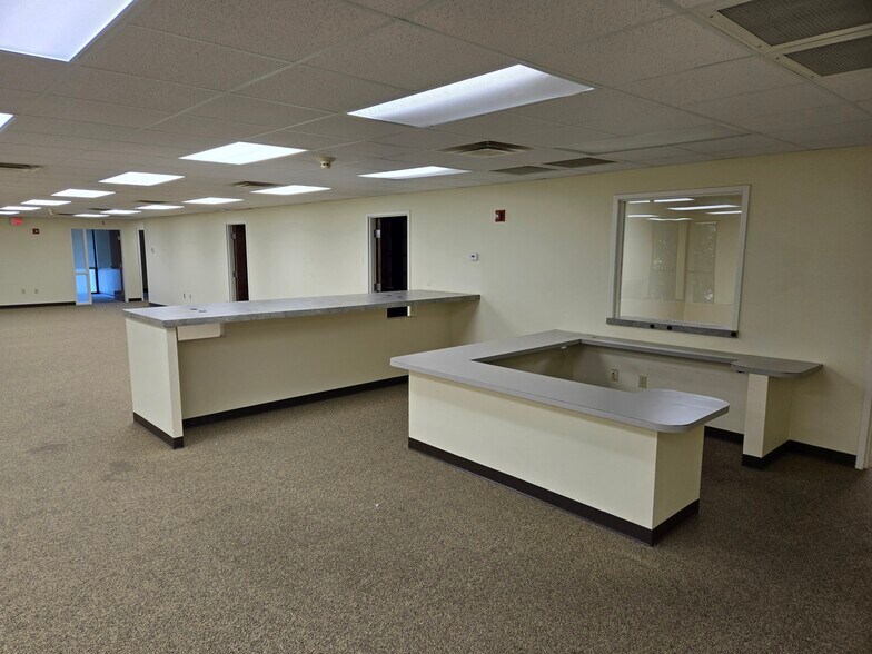 More Photos Of 1910 Lakeland Dr, Jackson Medical For Lease