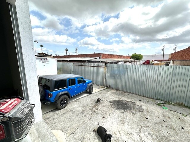 More Photos Of 322 W 131st St, Los Angeles Warehouse For Sale