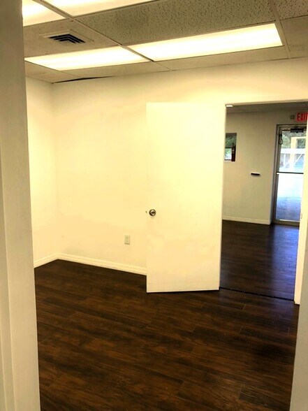 More Photos Of 5711 N 50th St, Tampa Office For Lease