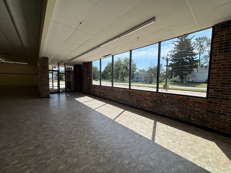 More Photos Of 109 E Clark St, La Plata Freestanding For Lease