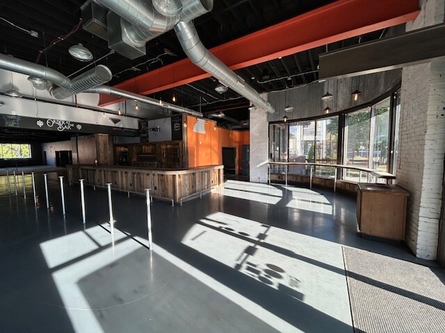 More Photos Of 419 N Walnut St, Bloomington Storefront For Sale