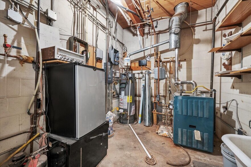 More Photos Of 87 Sherman St, Deadwood Restaurant For Lease