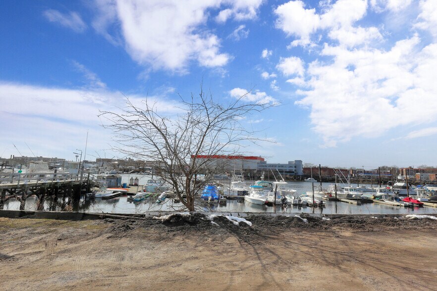 More Photos Of 82-84 Ebony Ct, Brooklyn Marina For Sale