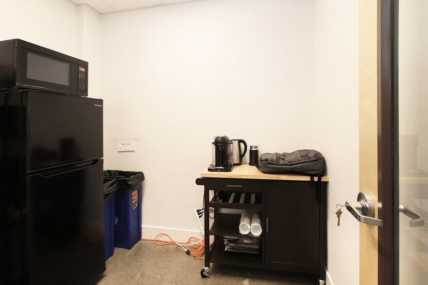 More Photos Of 11 Embarcadero West, Oakland Office For Lease