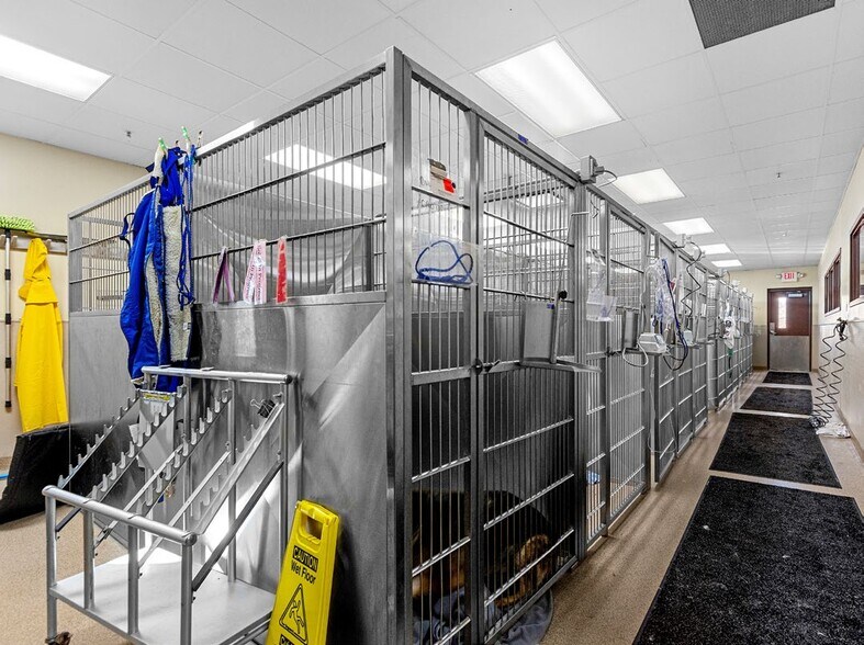 More Photos Of 4706 New Horizons Blvd, Appleton Medical For Sale