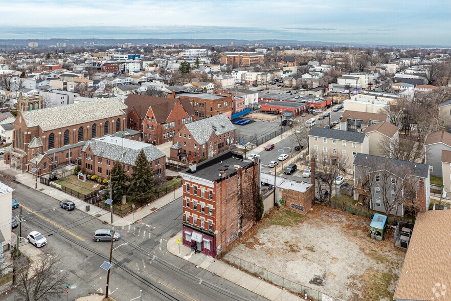More Photos Of 95 16th Ave, Newark Storefront Retail Residential For Lease