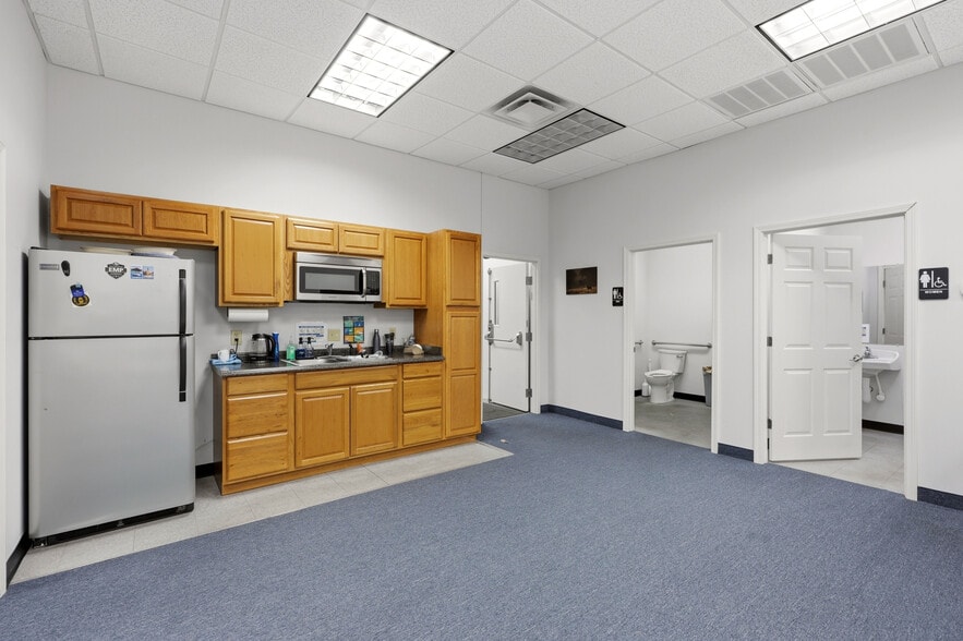 More Photos Of 2380 Fortune Dr, Lexington Light Manufacturing For Lease