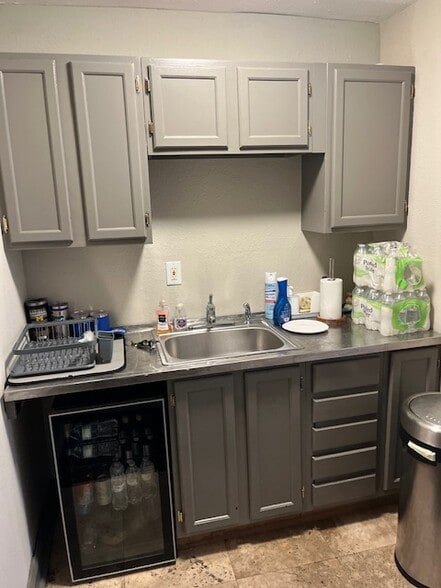 More Photos Of 2231-2233 Nursery Rd, Clearwater Loft Creative Space For Lease