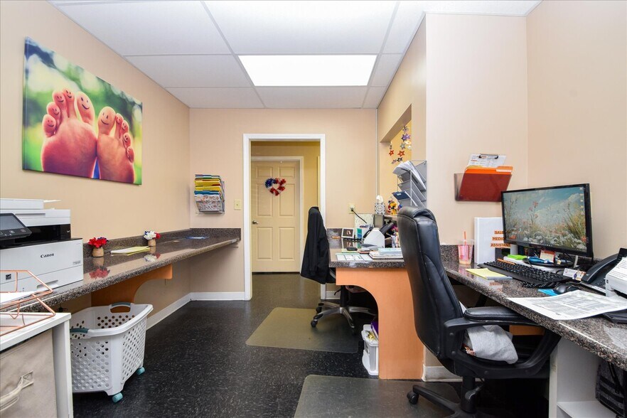 More Photos Of 1932-1940 Braeburn Dr, Salem Medical For Lease