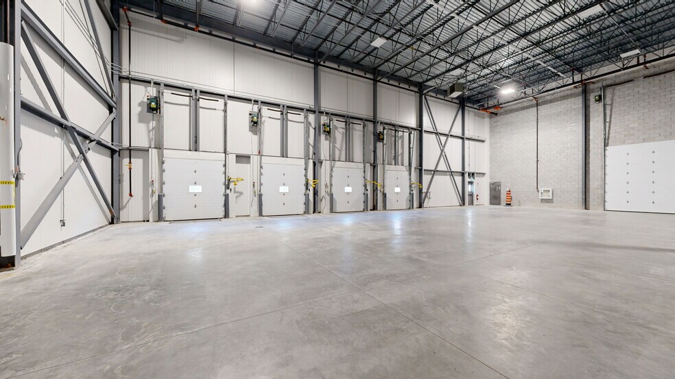 Primary Photo Of 1110 Rue Bousquet, Granby Warehouse For Sale