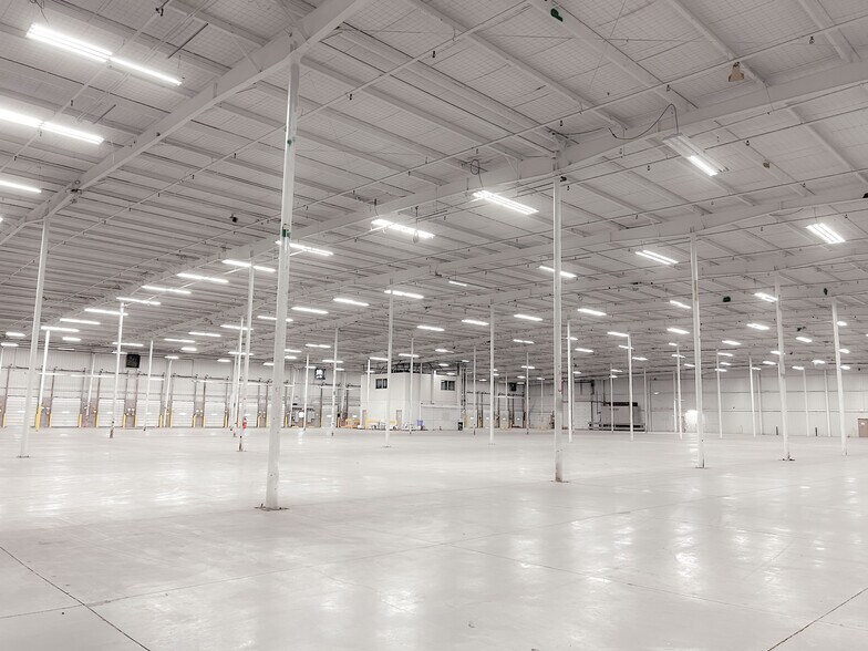 More Photos Of 21160 Drake Rd, Strongsville Warehouse For Lease