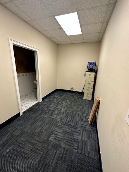 More Photos Of 1680 Broadway, Macon-Bibb Freestanding For Sale