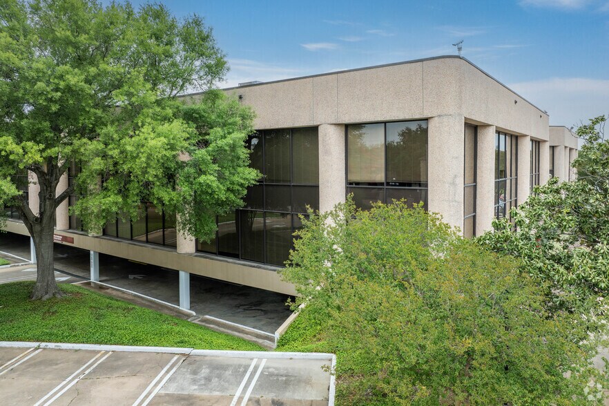 More Photos Of 7211 Regency Square Blvd, Houston Office For Lease