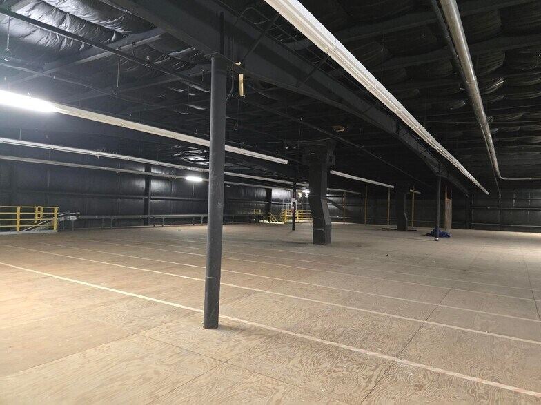 More Photos Of 800 Calcasieu Rd, Iowa Distribution For Lease