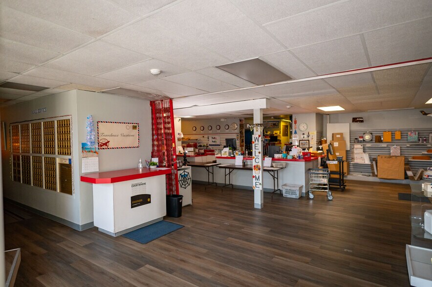 More Photos Of 56 N Plank Rd, Newburgh Freestanding For Sale