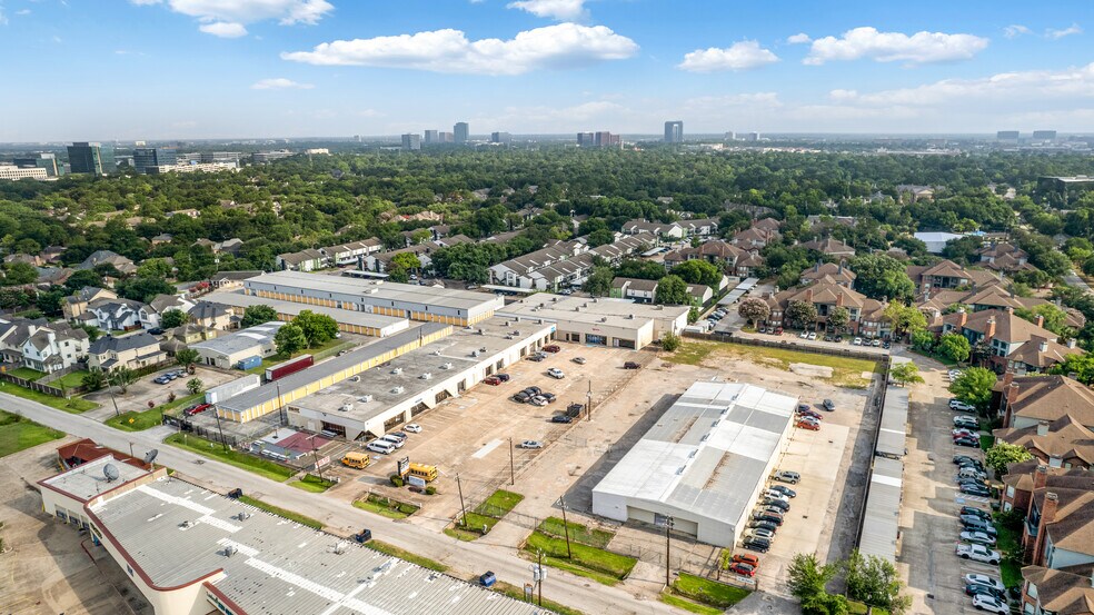 More Photos Of 12654-12674 Goar Rd, Houston Light Distribution For Lease