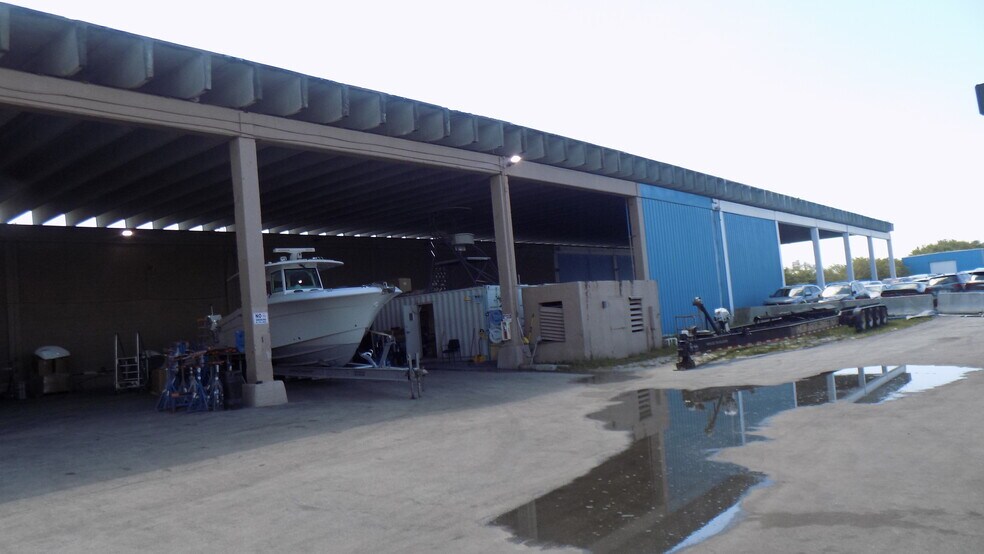 More Photos Of 2051 Griffin Rd, Fort Lauderdale Marina For Lease