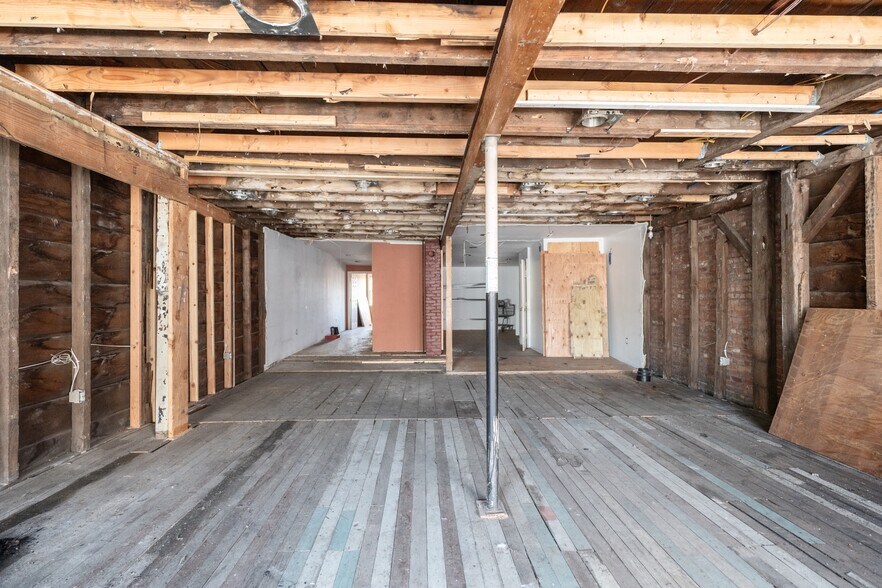 More Photos Of 57 N Front St, Kingston Storefront Retail Residential For Sale