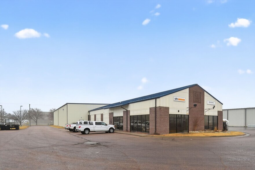 More Photos Of 2605 & 2609 S Carolyn Ave, Sioux Falls Industrial For Lease