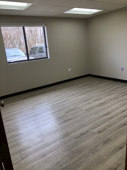 More Photos Of 6256 34th Ave NW, Rochester Warehouse For Lease