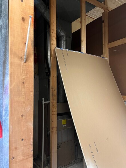 More Photos Of 300 E Broadway Blvd, Johnston City Specialty For Sale