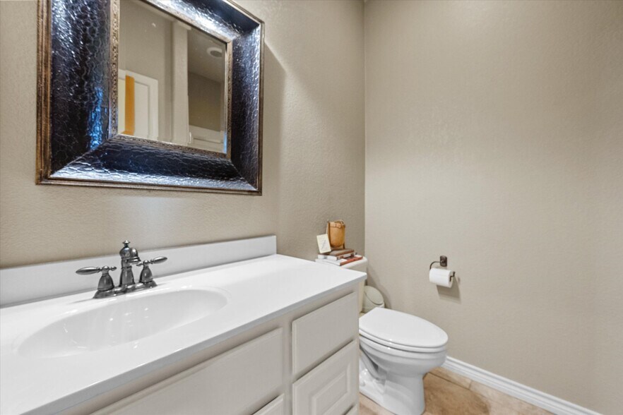 More Photos Of 2220 W 2nd Ave, Corsicana Office For Sale