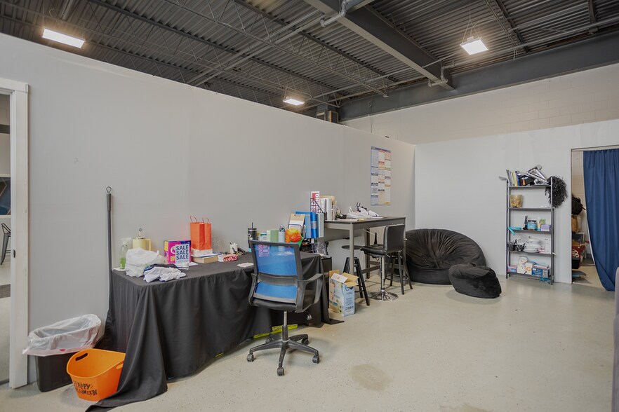 More Photos Of 2401 Highway 13 W, Burnsville Warehouse For Sale
